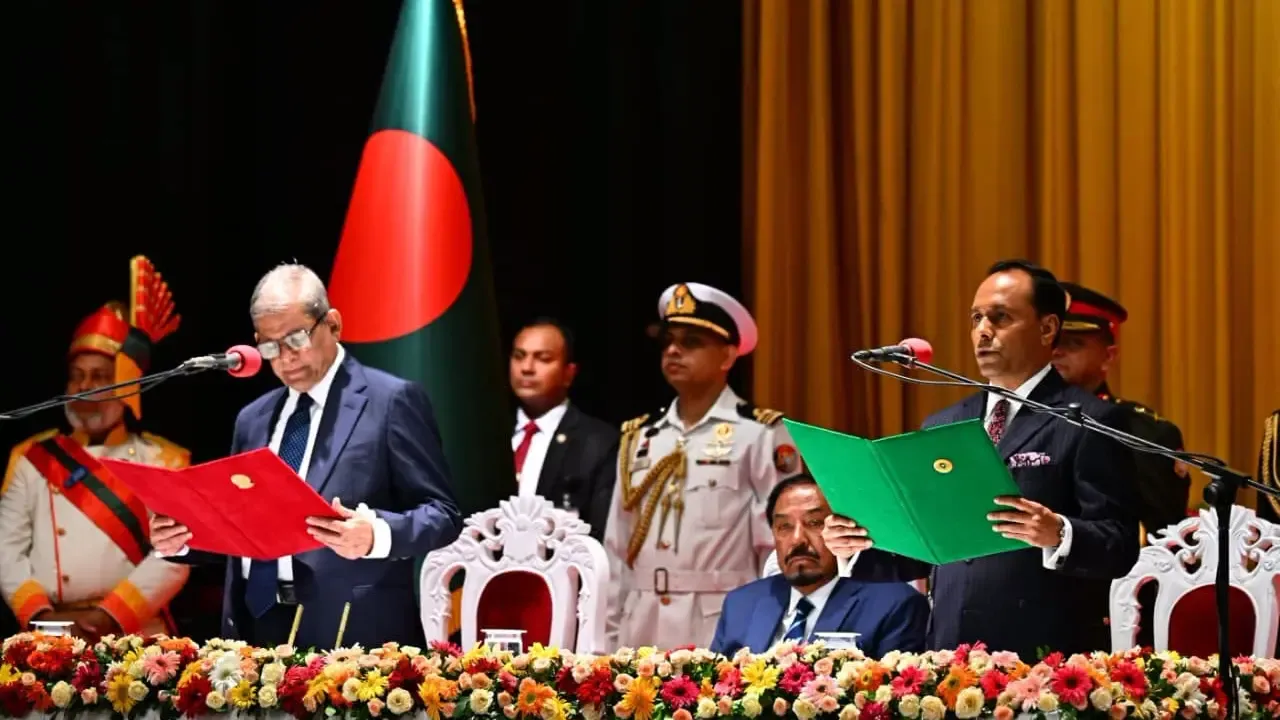 দেশের ২৩তম রাষ্ট্রপতি হিসেবে শপথ নিলেন মির্জা ফখরুল ইসলাম আলমগীর